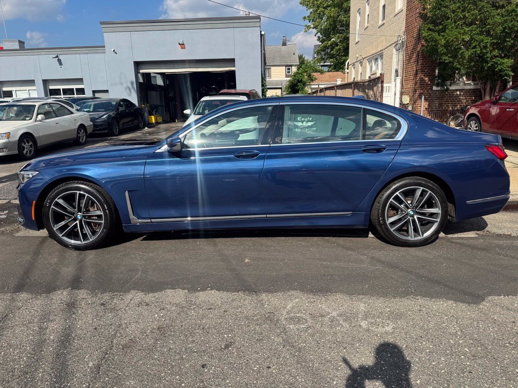 Used 2022 BMW 750i xDrive w/ Executive Package AWD/4WD image 9