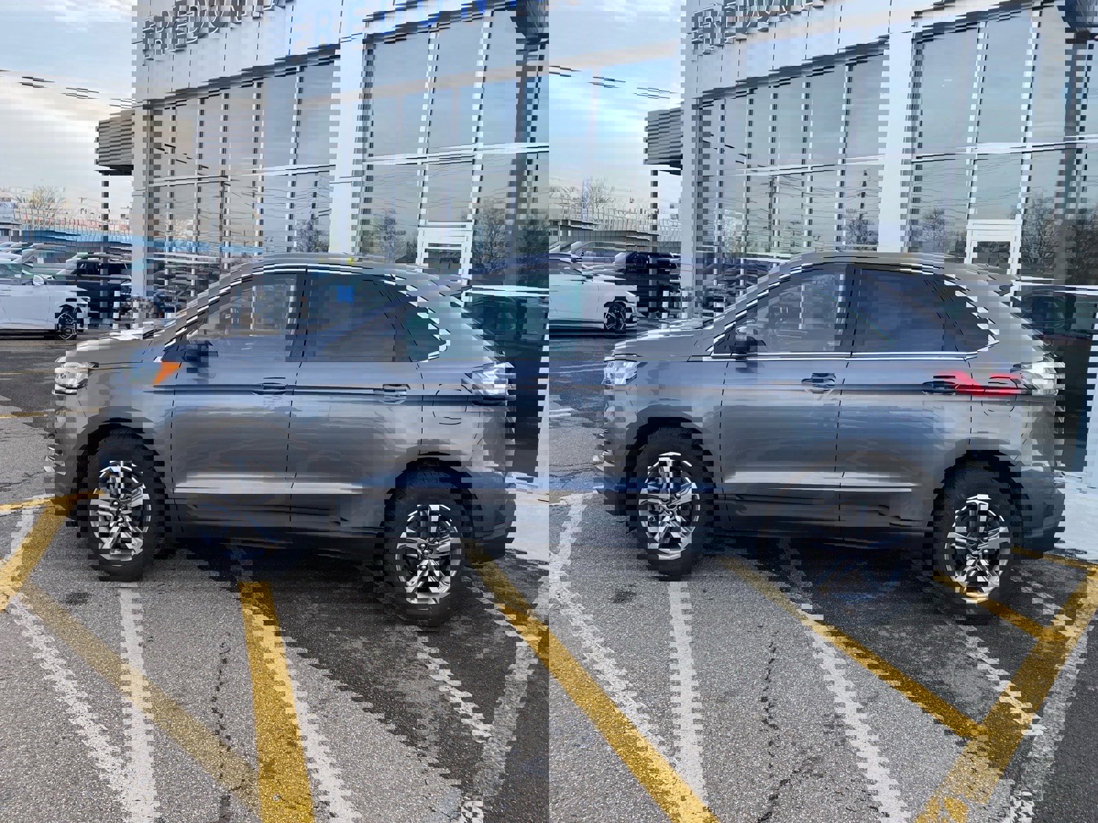 Used 2024 Ford Edge SEL w/ Convenience Package image 2