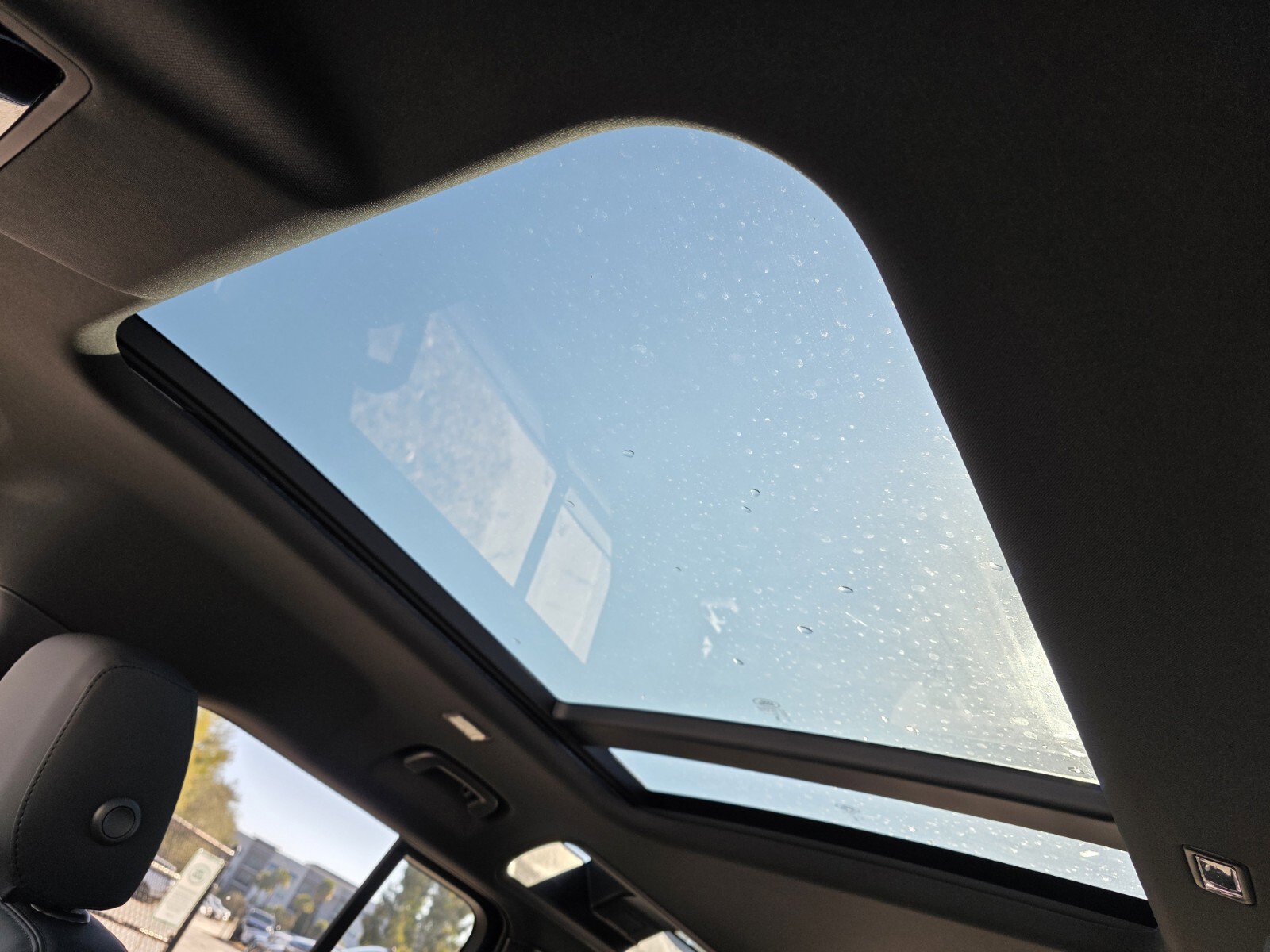 New 2026 Land Rover Defender 110 X-Dynamic SE image 19