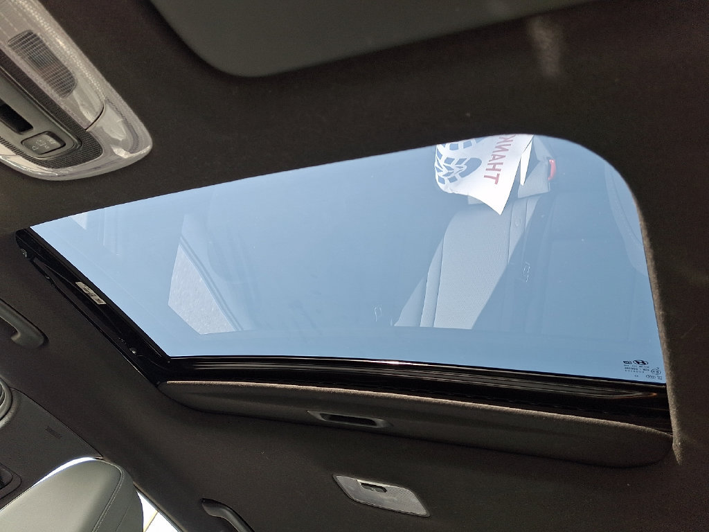 Certified 2025 Hyundai Elantra Limited FWD image 15