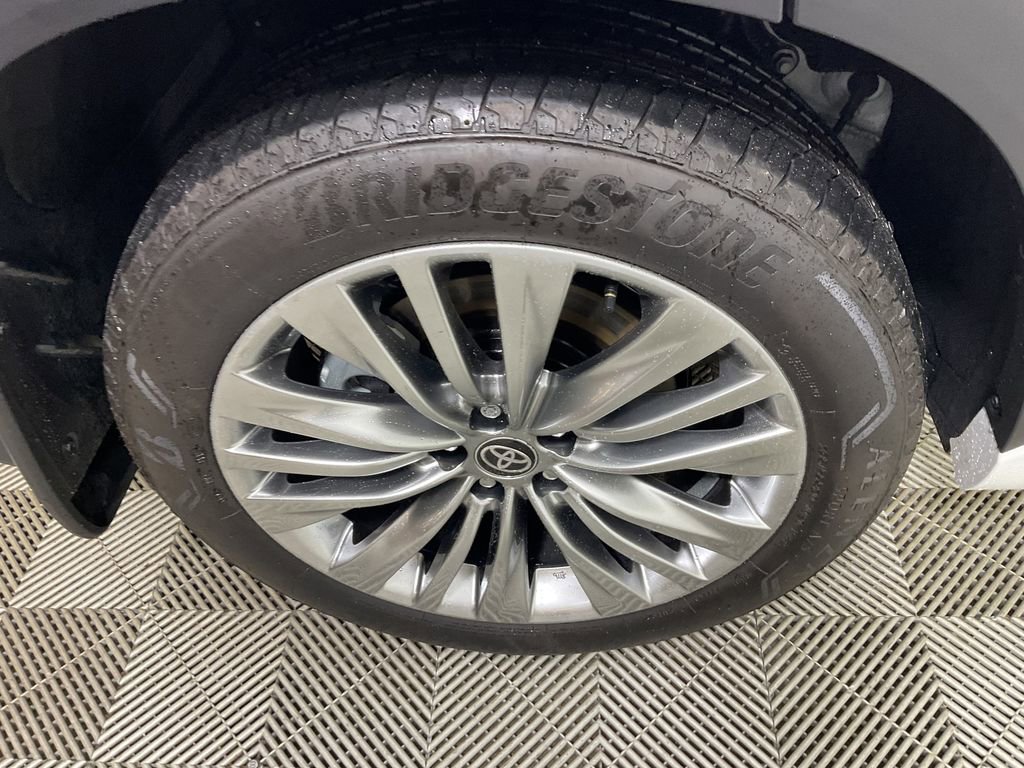 New 2026 Toyota Highlander Platinum image 9