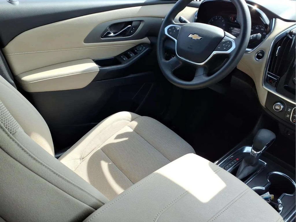 Used 2023 Chevrolet Traverse LS FWD image 9
