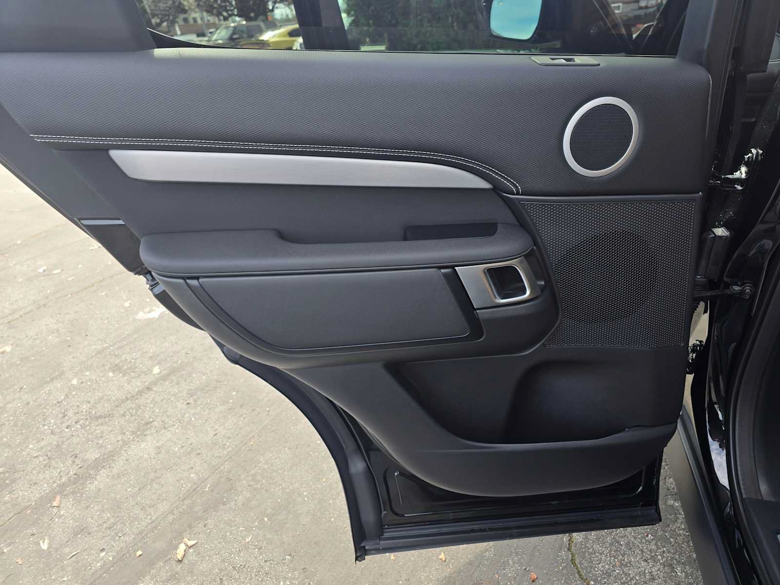 New 2026 Land Rover Discovery Limited Edition AWD/4WD image 20
