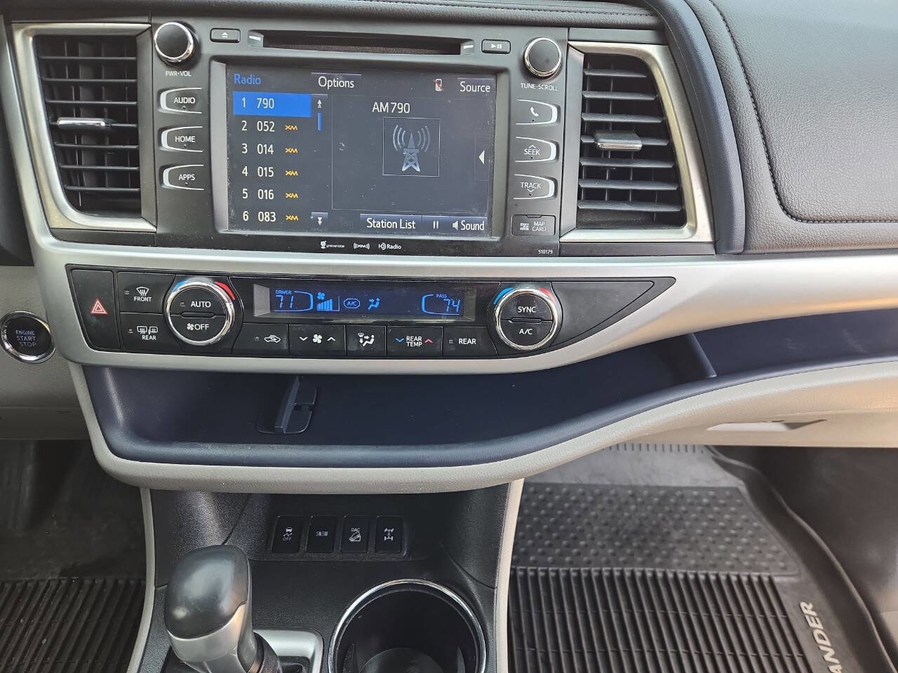 Used 2018 Toyota Highlander XLE AWD/4WD image 27