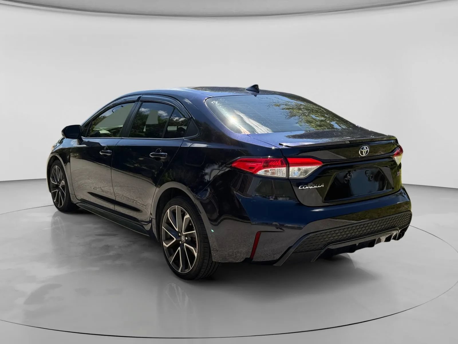 Used 2021 Toyota Corolla SE FWD image 3
