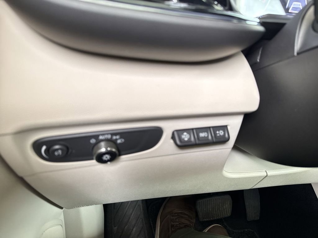 Certified 2023 Buick Envision Avenir AWD/4WD image 29