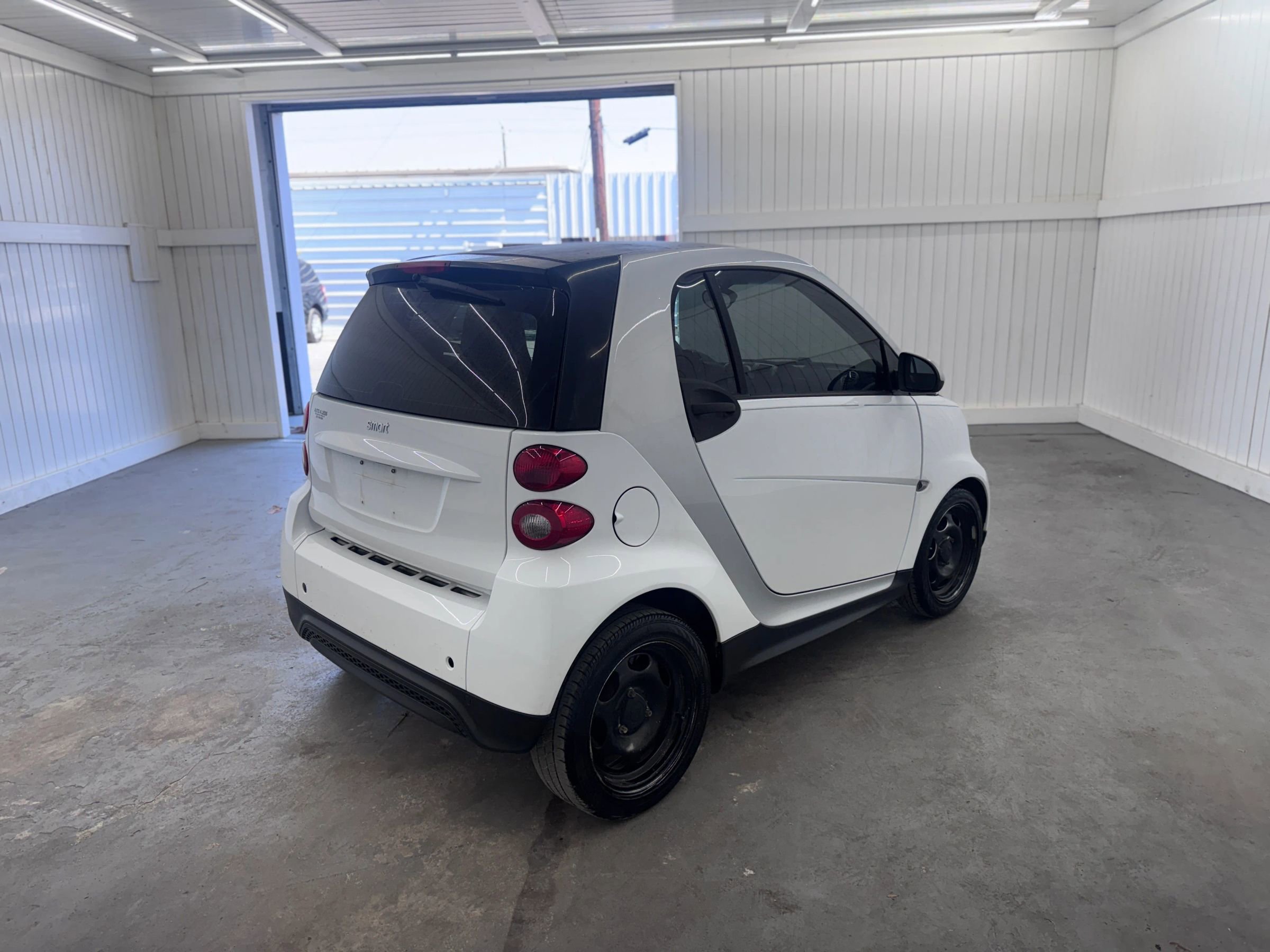 Used 2014 smart fortwo pure image 5