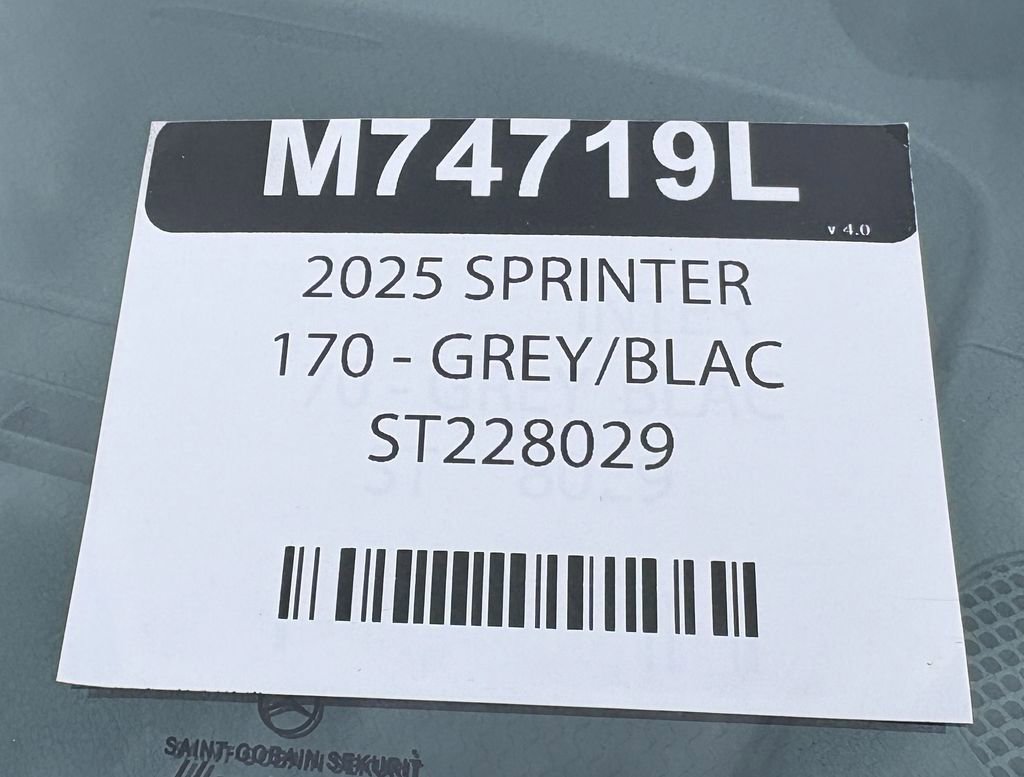 Used 2025 Mercedes-Benz Sprinter 2500 image 35