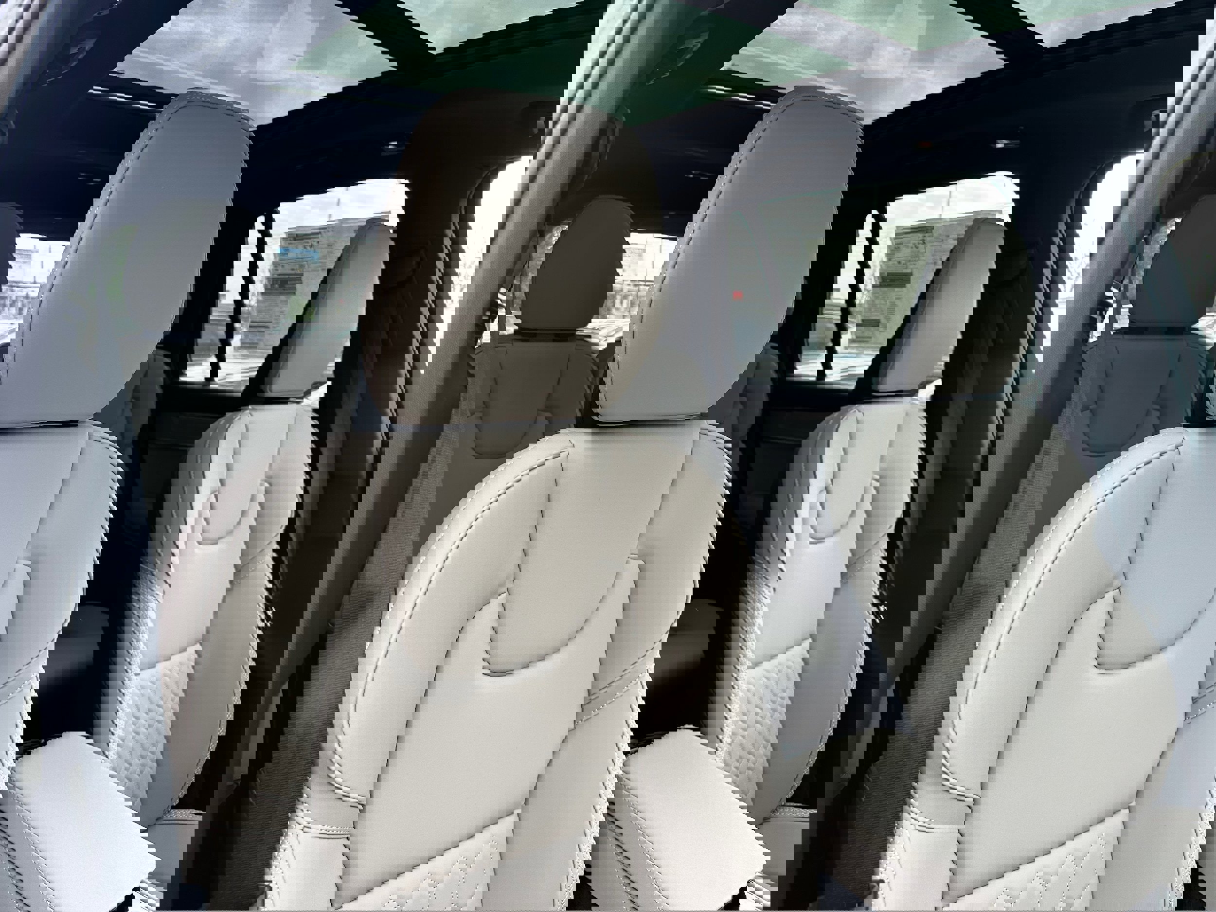 Used 2025 Volvo XC90 B6 Core w/ Climate Package image 9