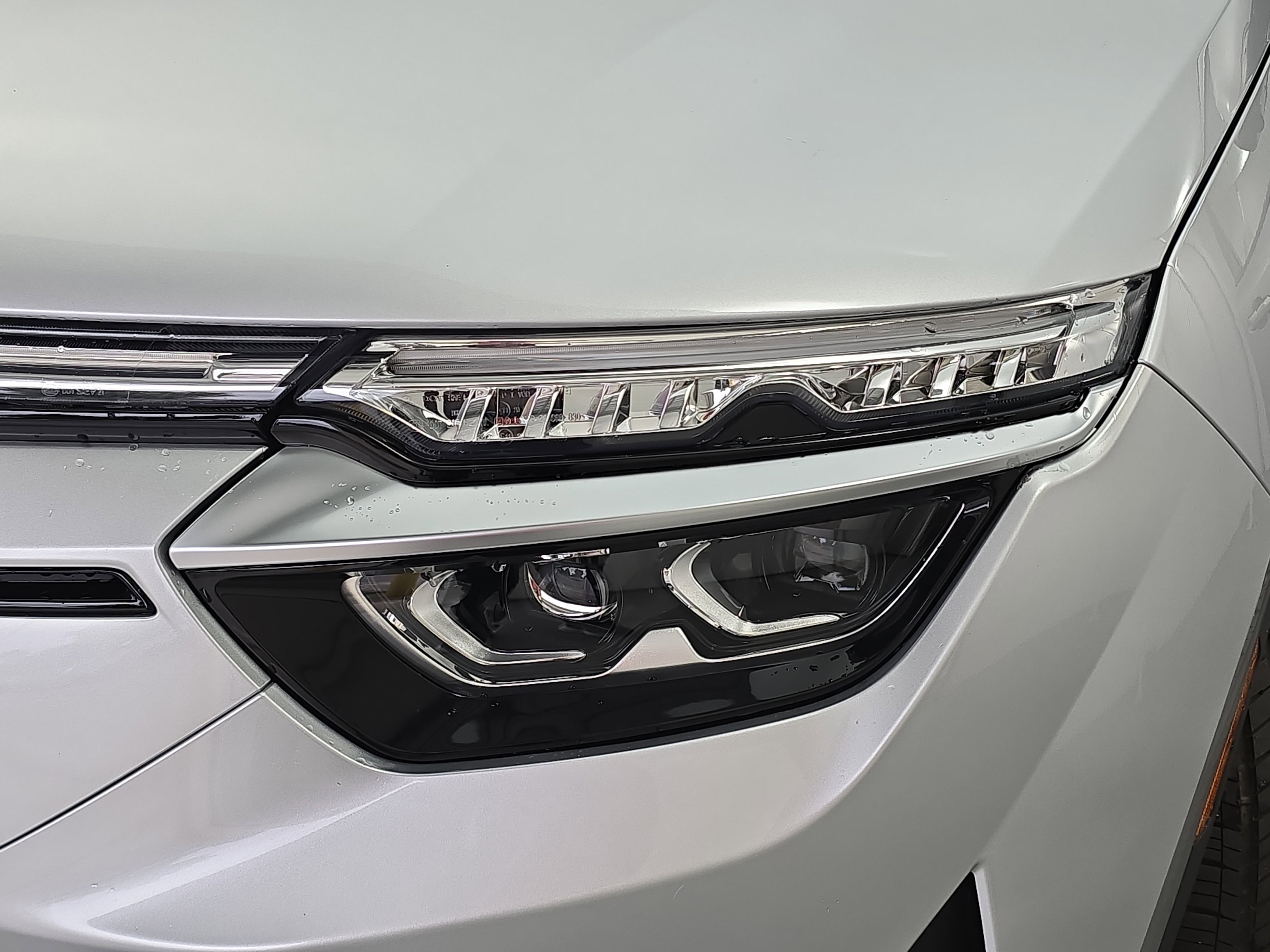 New 2025 VinFast VF 8 Plus image 30