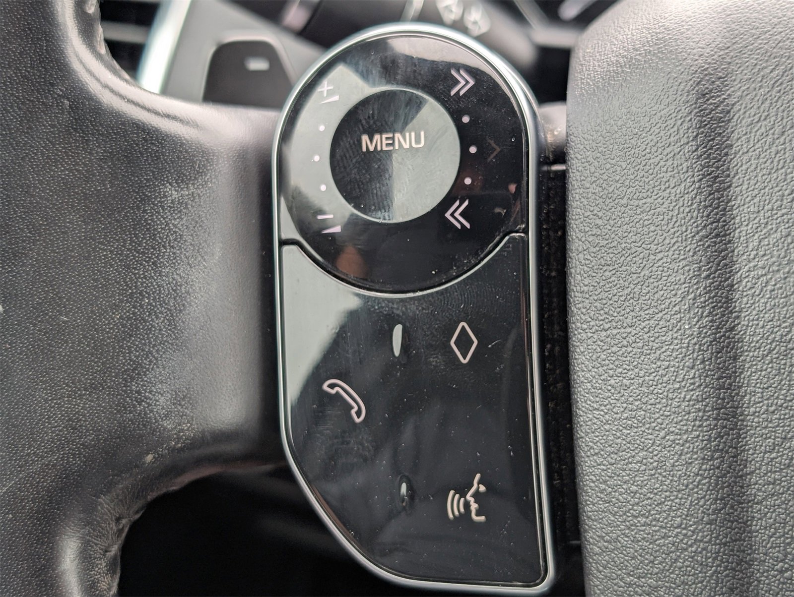 Used 2020 Land Rover Discovery SE image 22