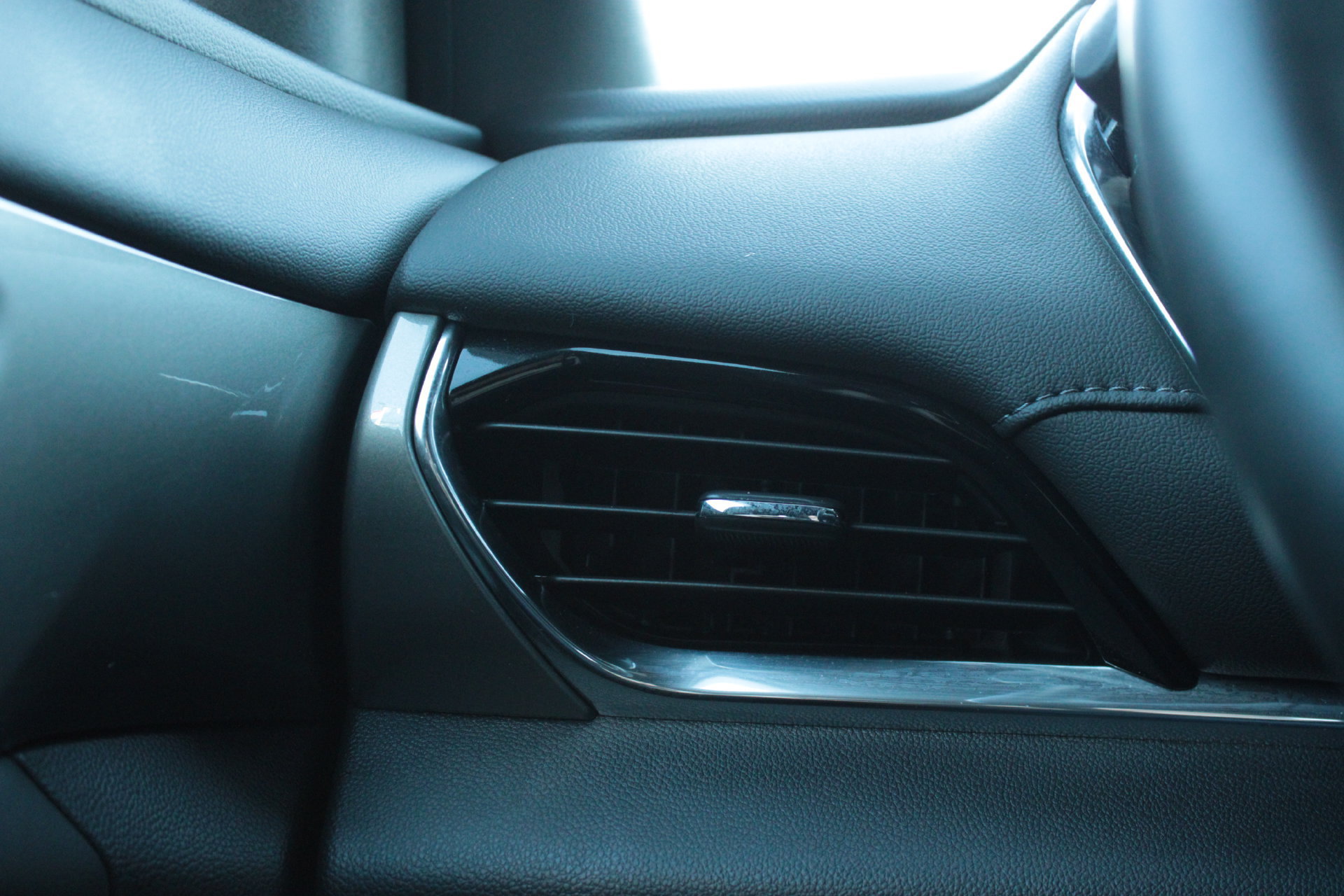 Used 2023 Chevrolet Traverse LT FWD image 32