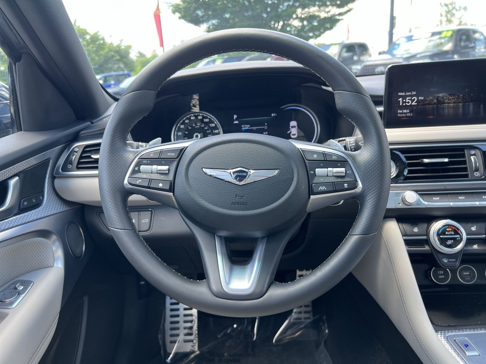 Used 2023 Genesis G70 3.3T image 16