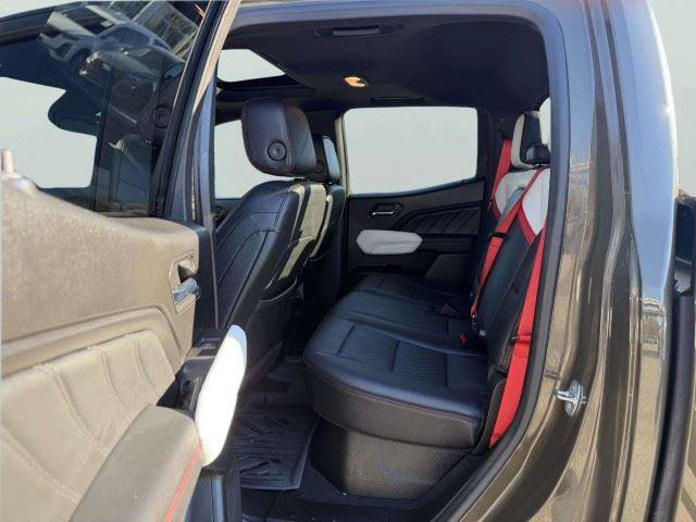 Used 2024 GMC Canyon AT4X AWD/4WD image 32