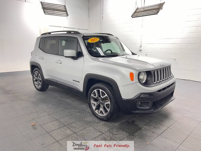Used 2017 Jeep Renegade Latitude FWD image 3