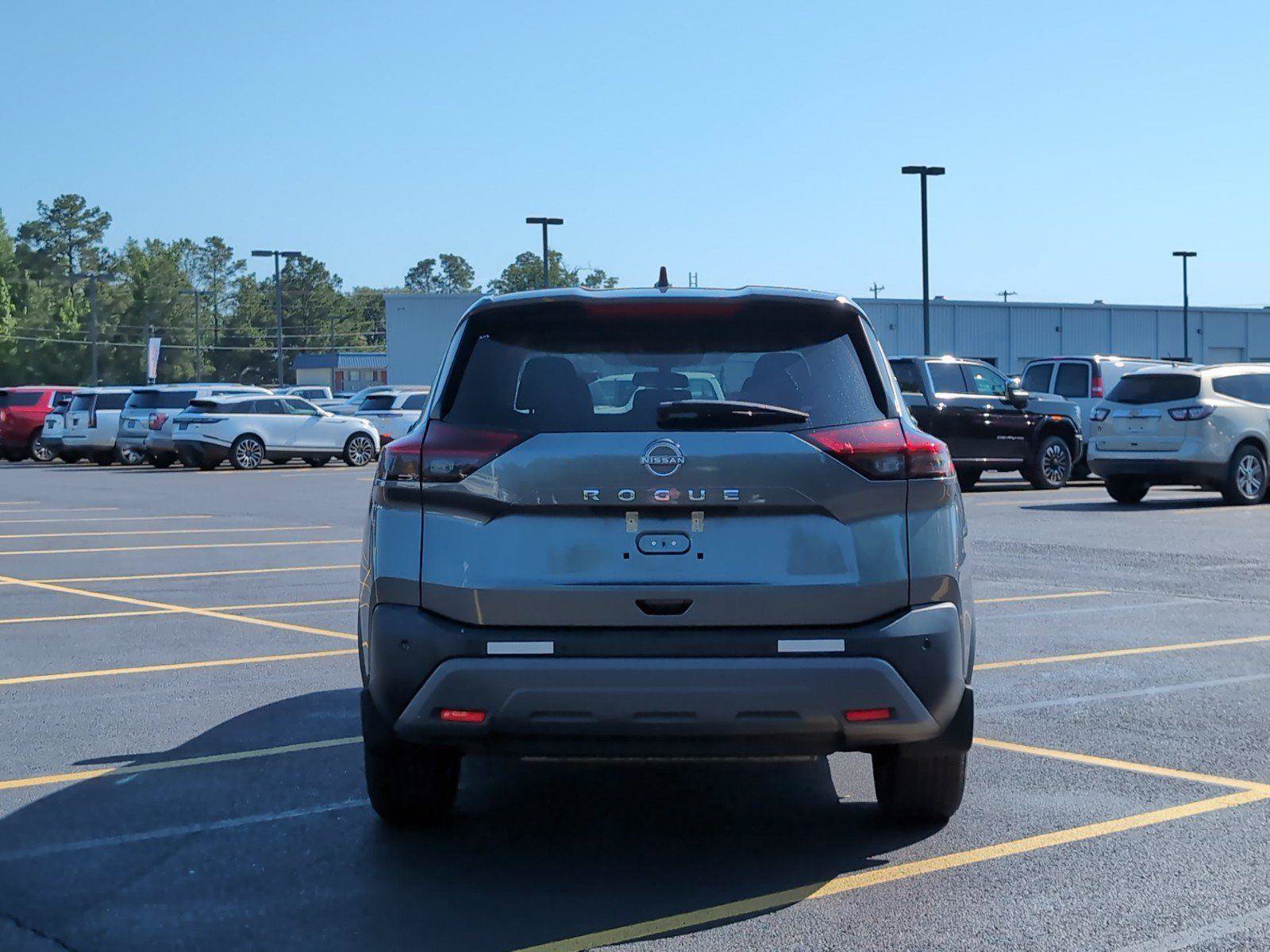 Used 2023 Nissan Rogue S FWD image 4
