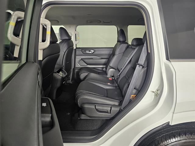 New 2026 Nissan Armada SV image 18