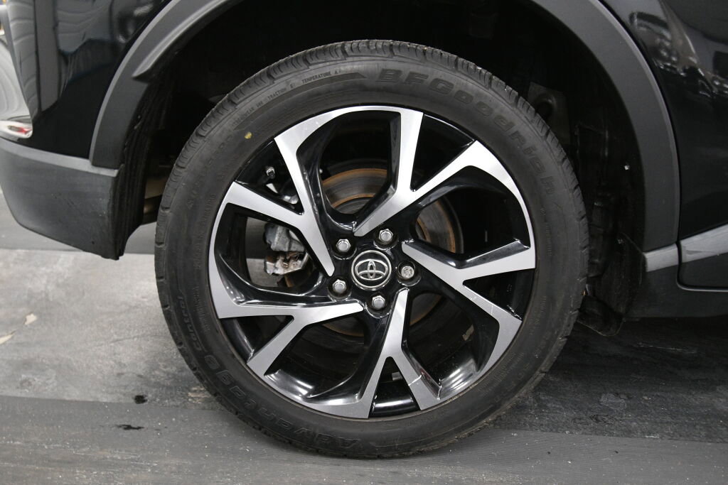 Used 2019 Toyota C-HR Limited image 30