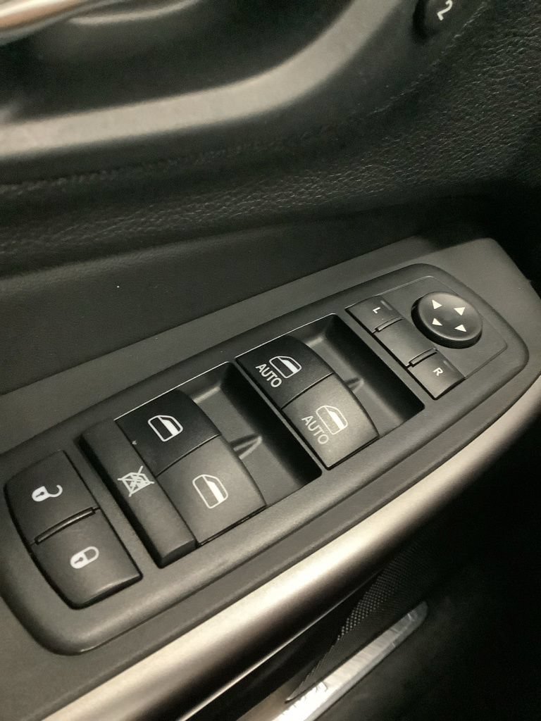 Used 2019 Jeep Cherokee Limited AWD/4WD image 20