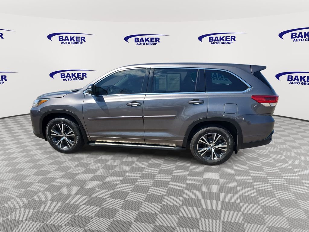 Used 2018 Toyota Highlander LE AWD/4WD image 8