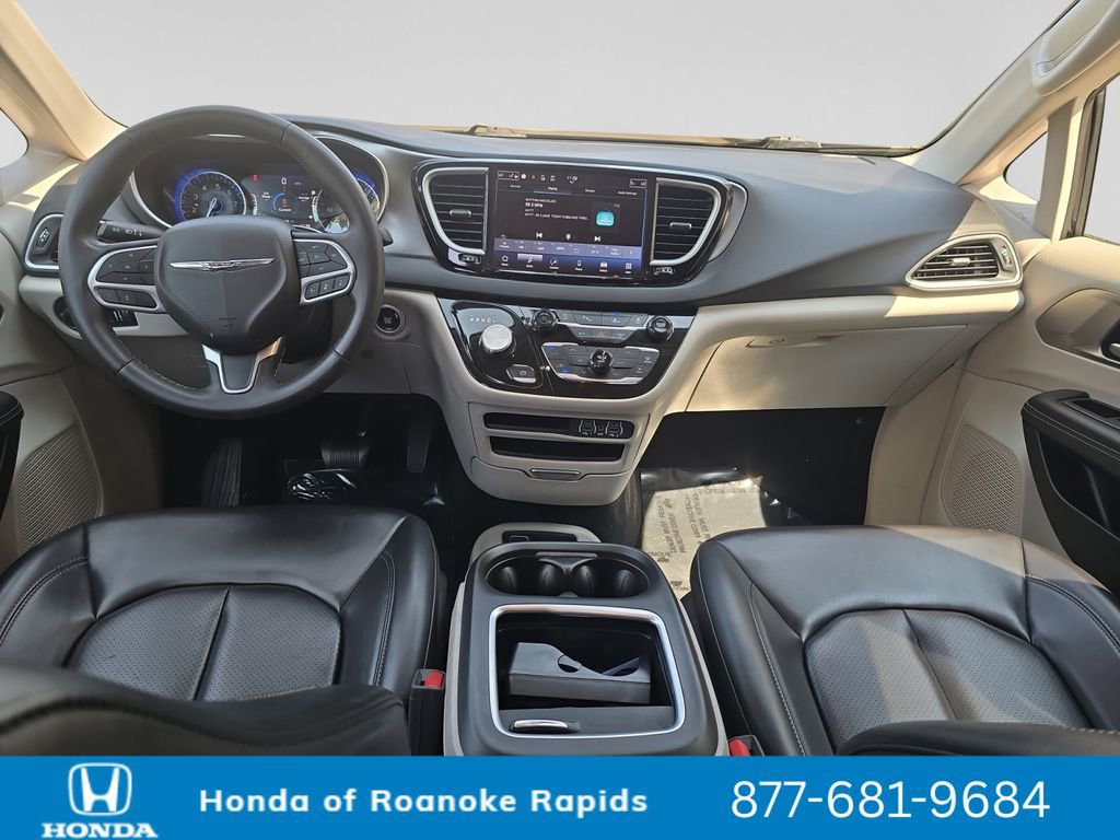 Used 2023 Chrysler Pacifica Touring-L image 12