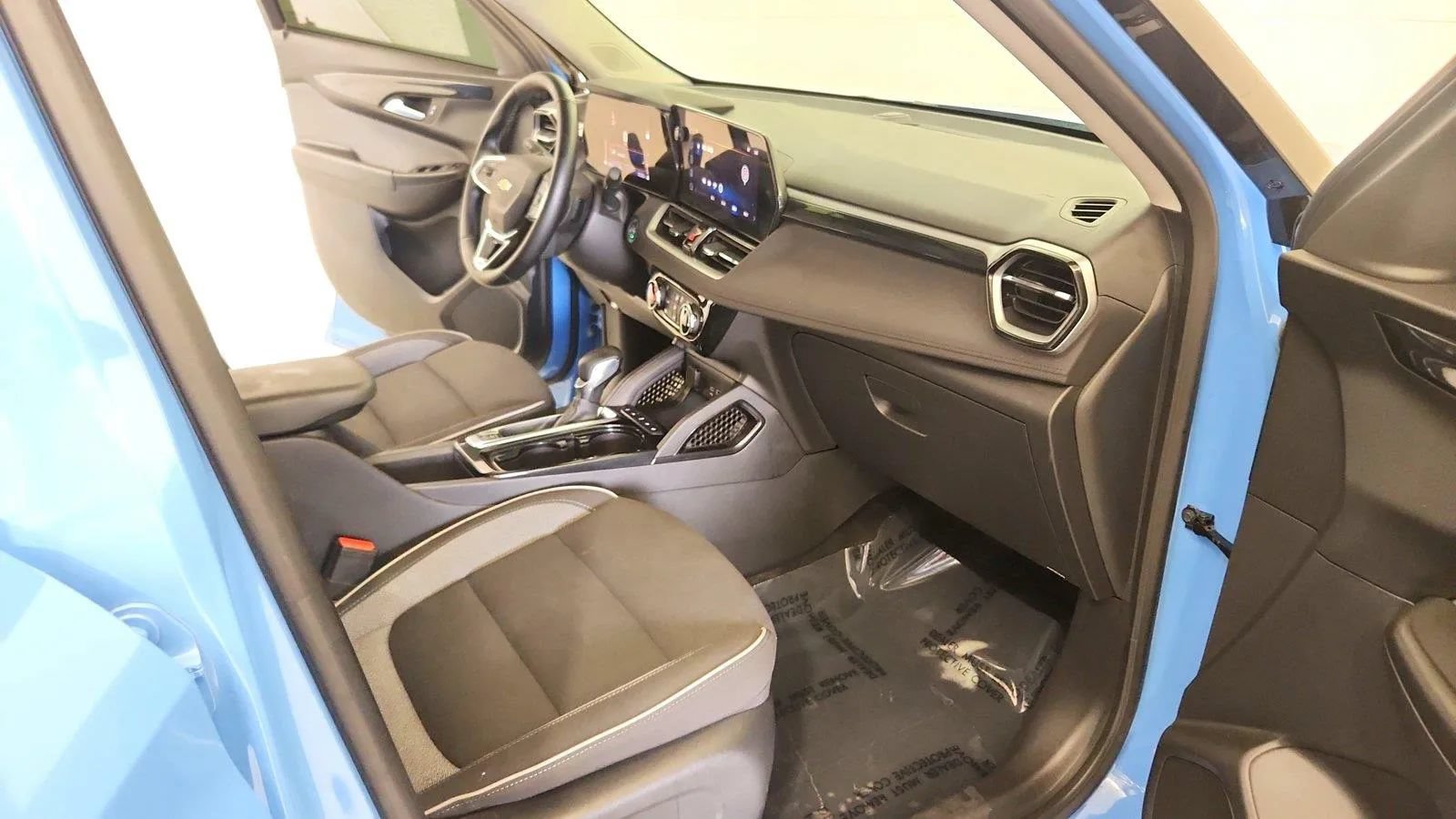 Used 2024 Chevrolet TrailBlazer LT w/ LT Cold Weather Package FWD image 28
