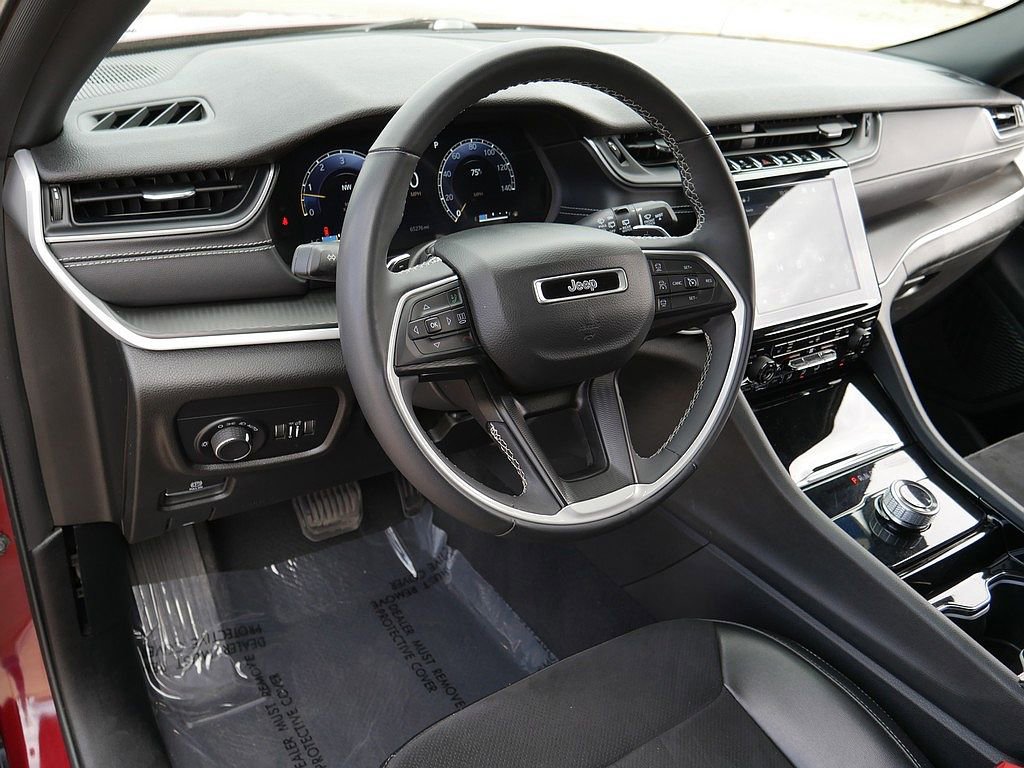 Used 2023 Jeep Grand Cherokee Altitude image 11