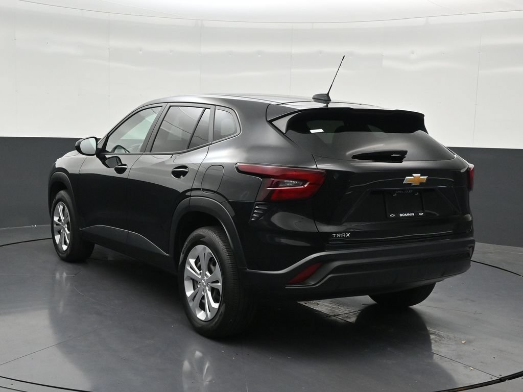 Used 2024 Chevrolet Trax LS FWD image 3