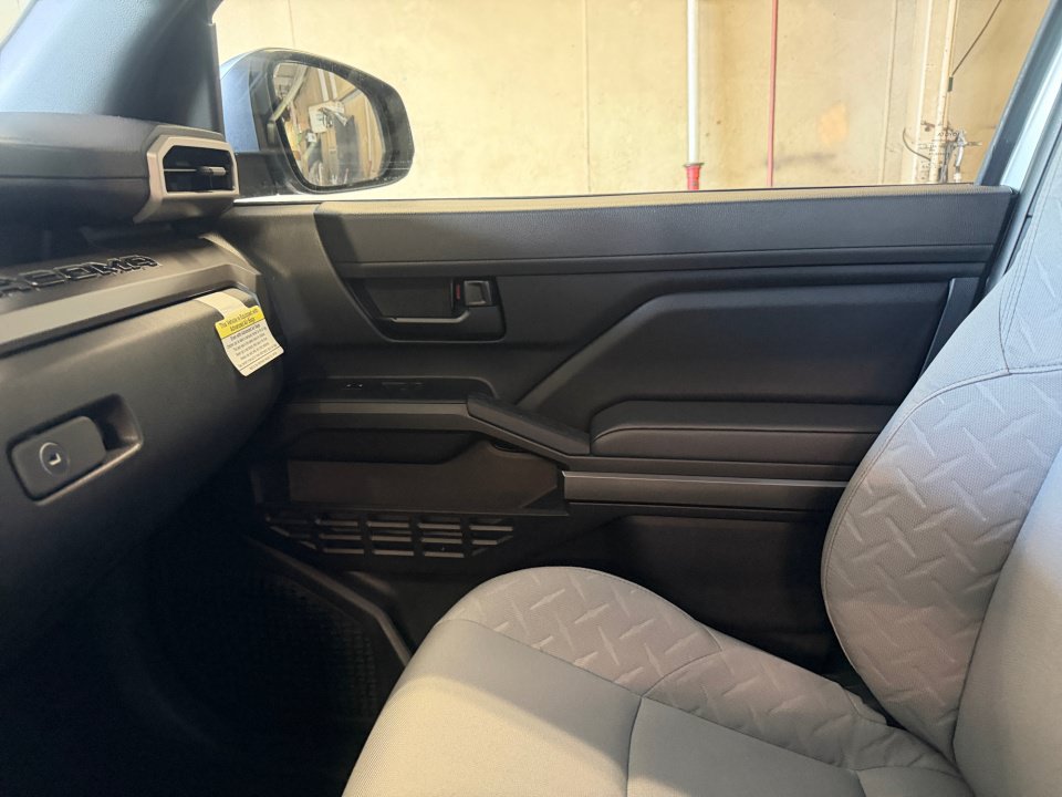Certified 2025 Toyota Tacoma SR5 AWD/4WD image 35