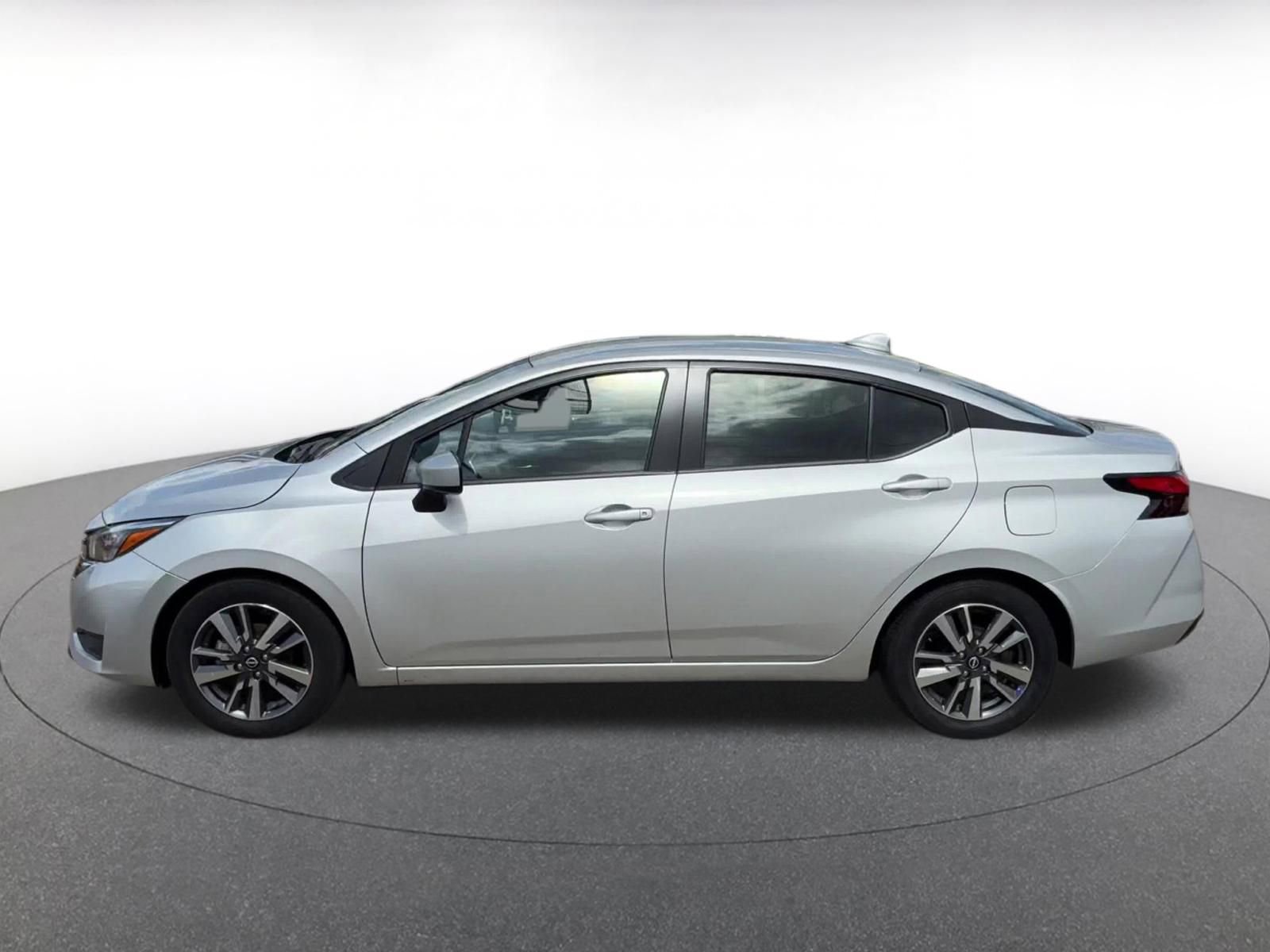 Used 2025 Nissan Versa SV image 7