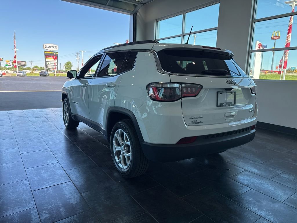 Used 2024 Jeep Compass Latitude AWD/4WD image 5