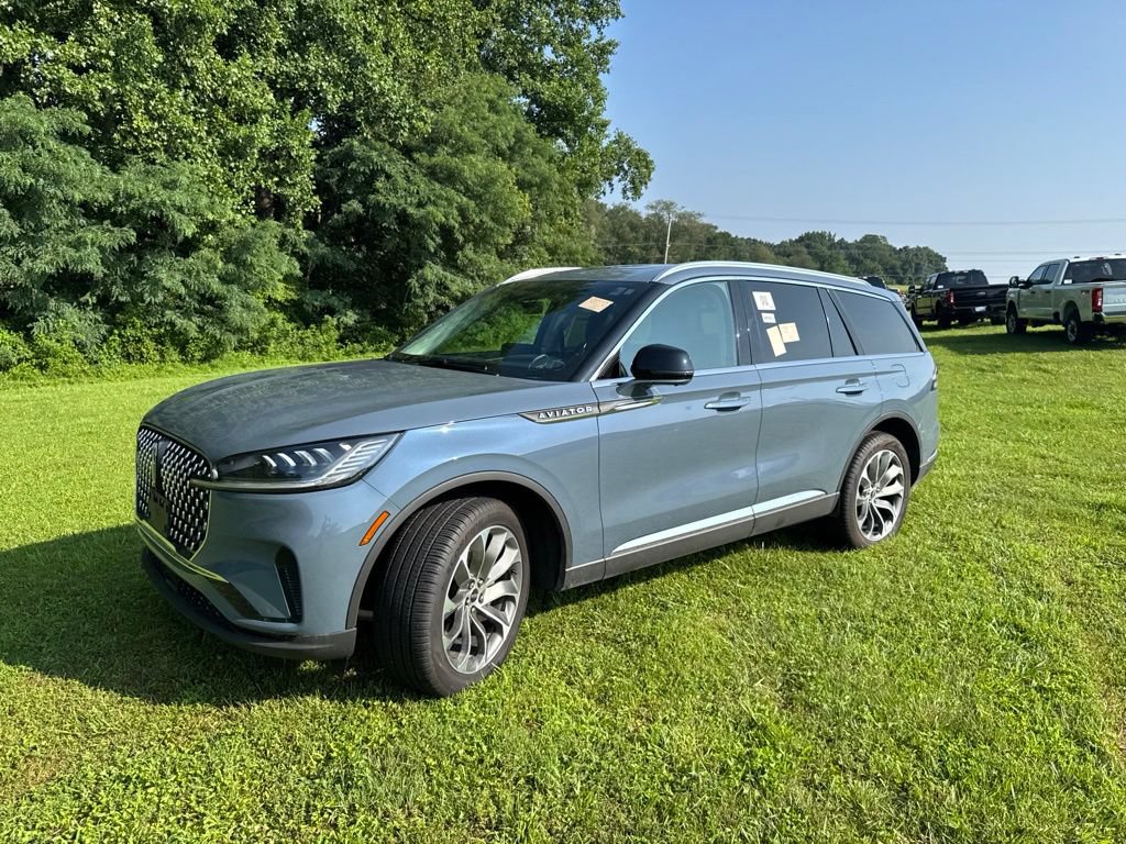 Used 2025 Lincoln Aviator Reserve AWD/4WD image 3