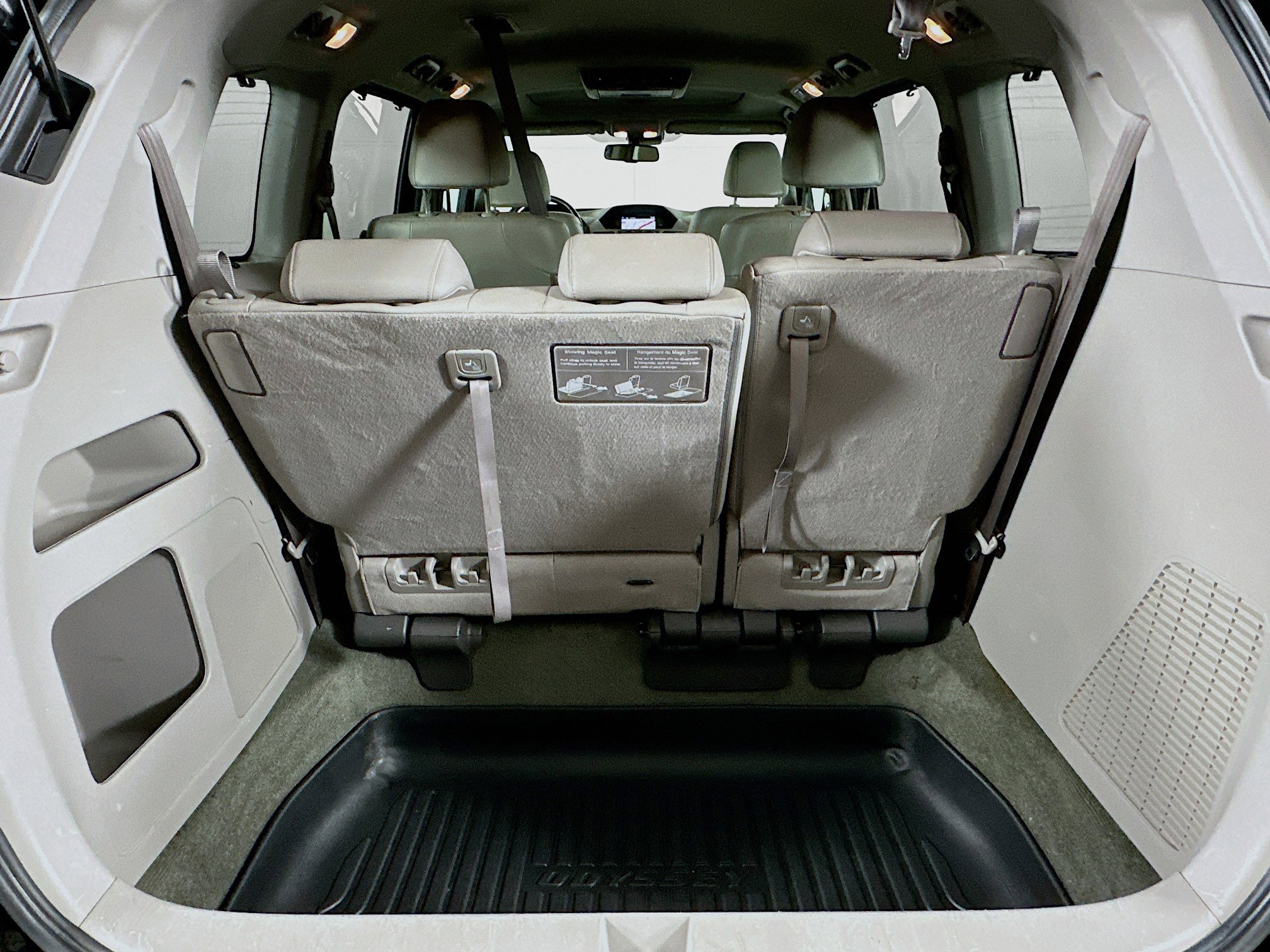 Used 2016 Honda Odyssey Touring Elite image 30