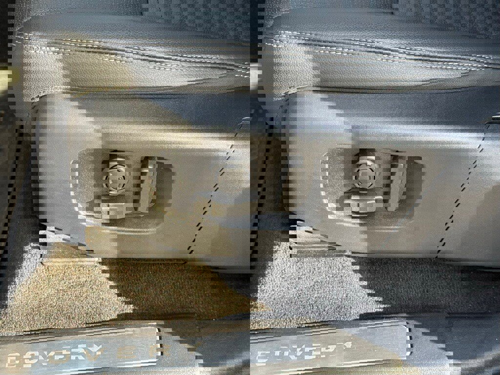 Certified 2025 Land Rover Discovery Sport Dynamic SE image 12