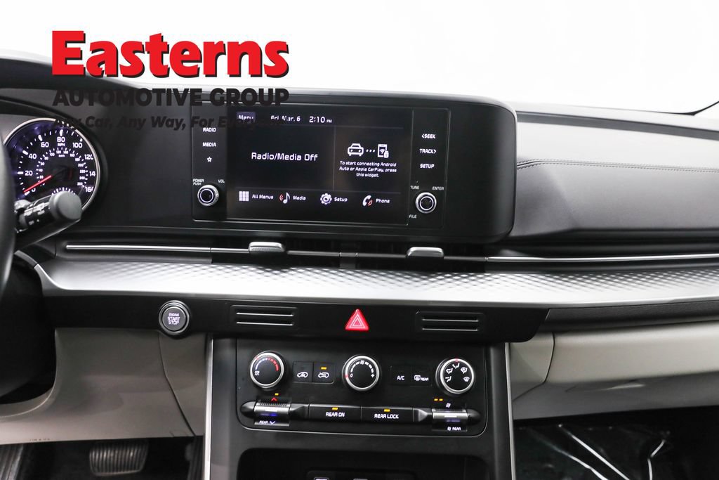 Used 2024 Kia Carnival LX FWD image 12