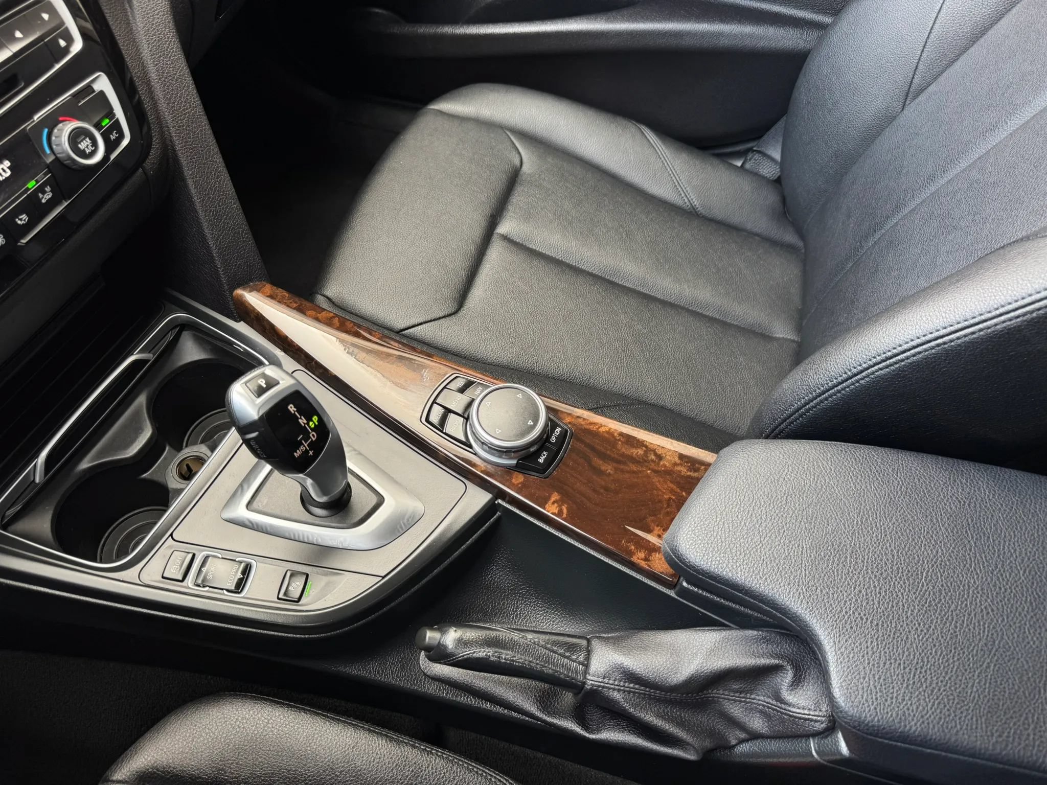 Used 2016 BMW 320i Sedan RWD image 32