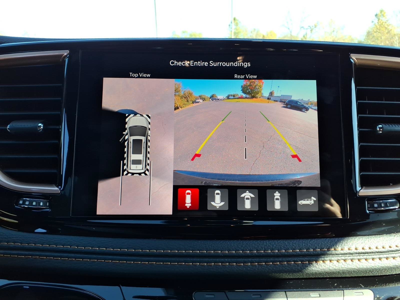 New 2027 Chrysler Pacifica Pinnacle w/ Theater Group FWD image 24