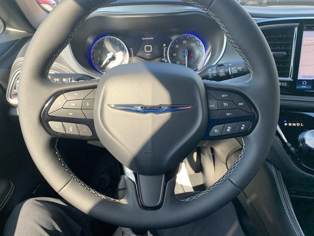 New 2026 Chrysler Pacifica Limited w/ Uconnect Theater Family Group AWD/4WD image 11