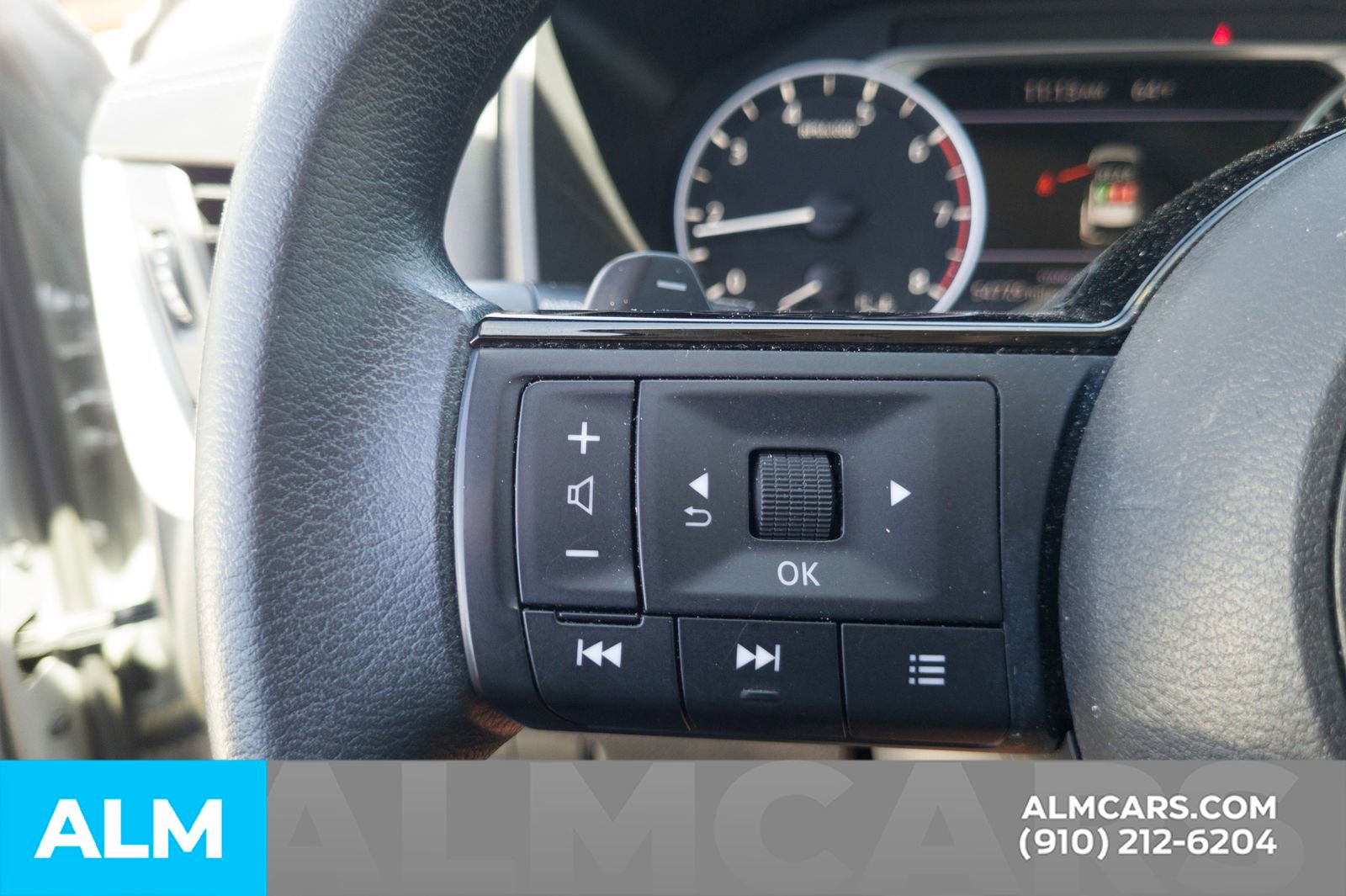 Used 2023 Nissan Rogue SV image 11