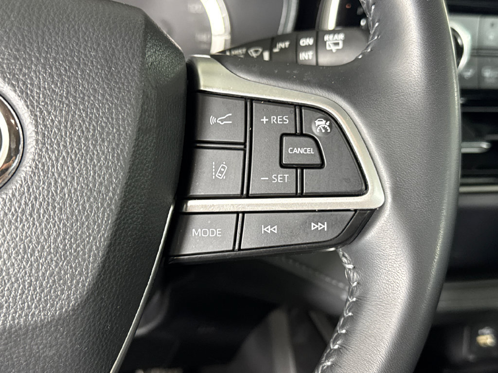 Used 2023 Toyota Highlander LE FWD image 23