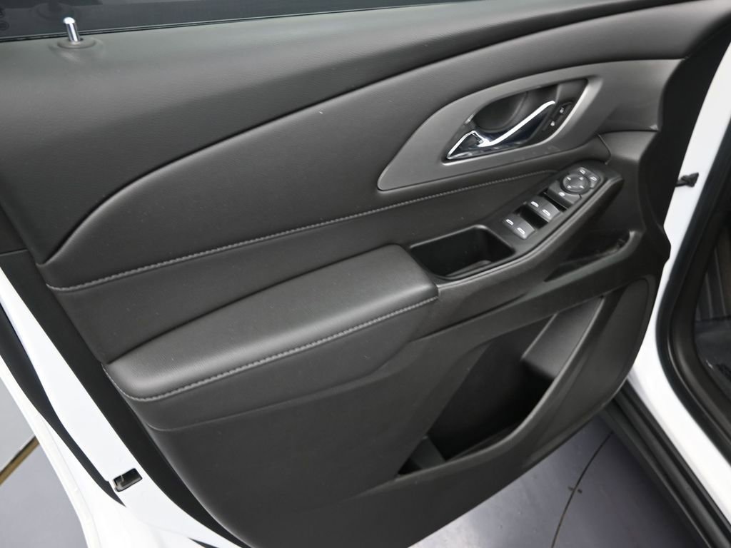 Used 2023 Chevrolet Traverse LT image 10