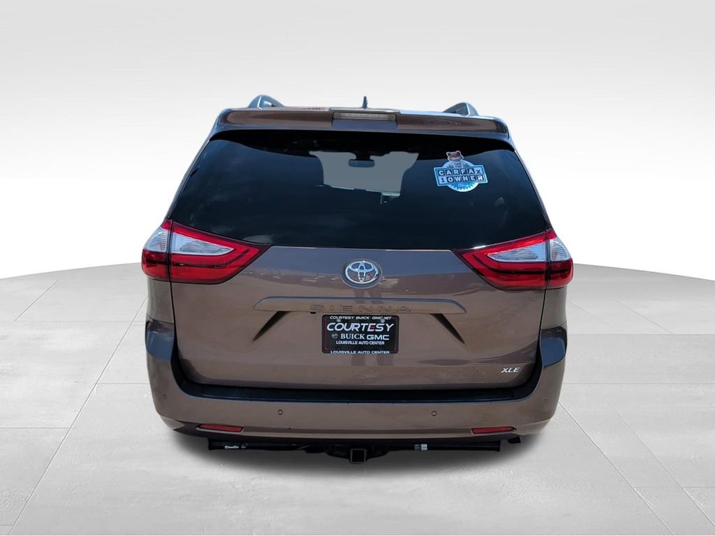Used 2018 Toyota Sienna XLE Premium FWD image 6