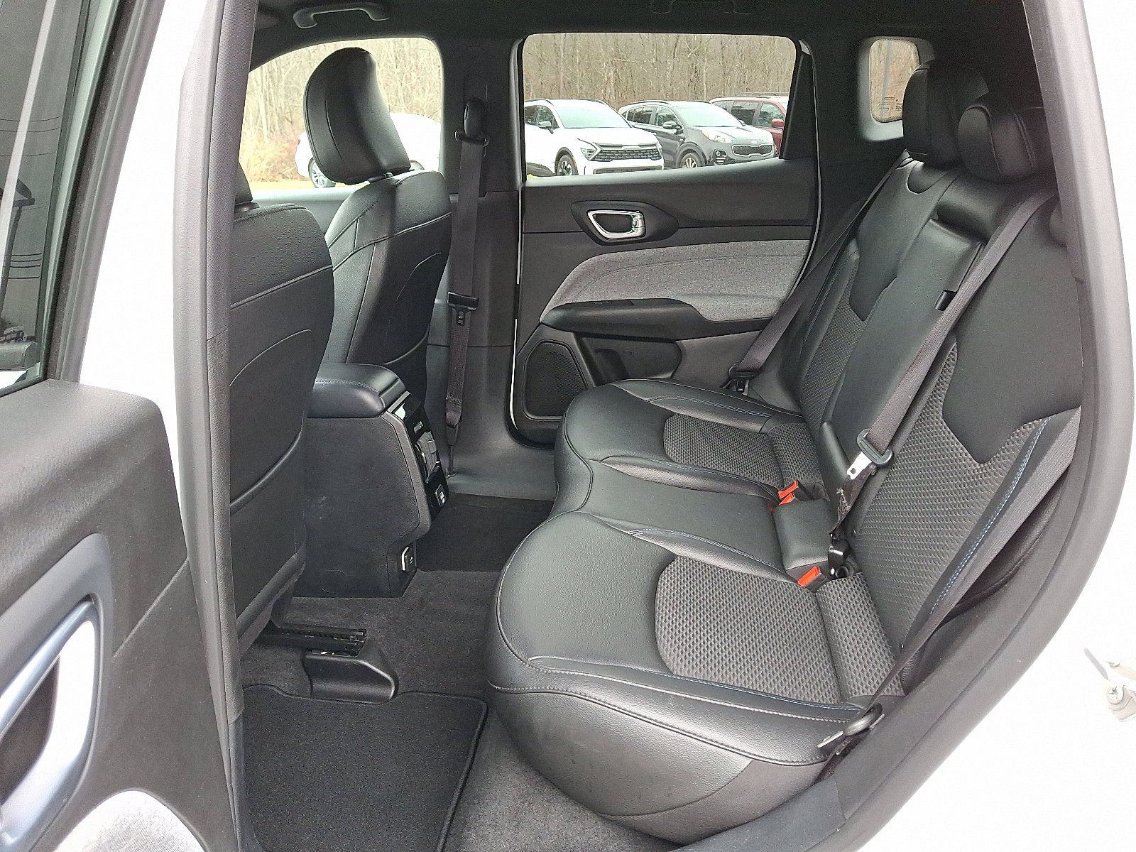 Used 2024 Jeep Compass Latitude image 10