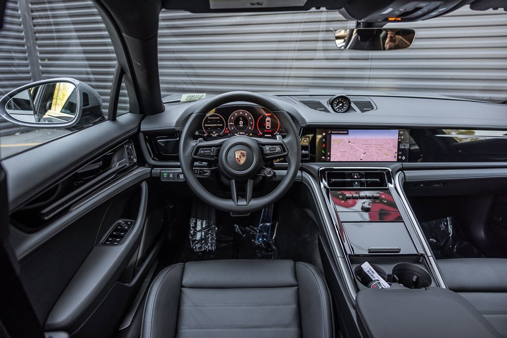 Used 2025 Porsche Panamera image 12