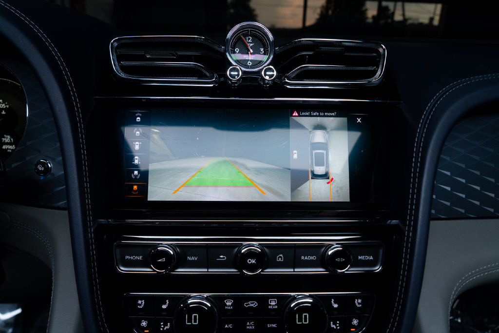 Used 2022 Bentley Bentayga AWD/4WD image 35