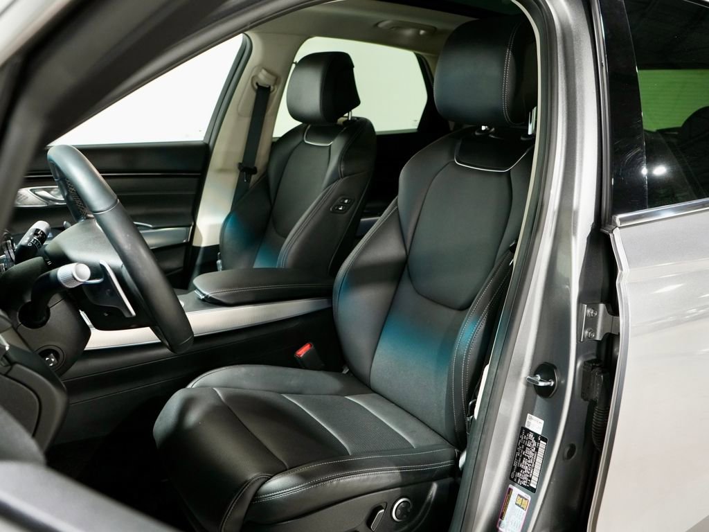 Used 2023 Genesis GV70 2.5T w/ Select Package image 3