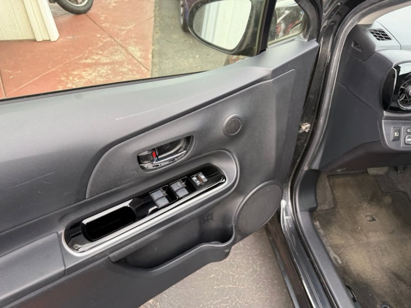 Used 2016 Toyota Prius C Three FWD image 12