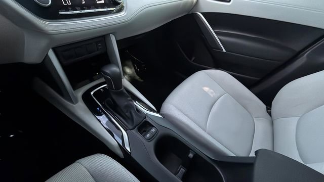 Used 2024 Toyota Corolla Cross LE FWD image 14