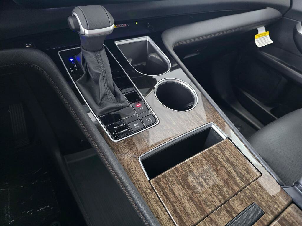 New 2026 Toyota Sienna Platinum AWD/4WD image 32