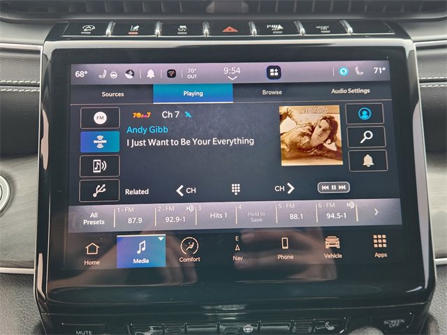 Used 2023 Jeep Grand Cherokee Limited w/ Black Appearance Package image 16